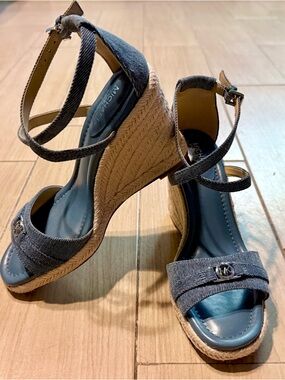 MICHAEL Michael Kors Mandy Denim Blue Espadrille Wedge Sandals, Size 6, new